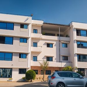 Milestone City Appartements - Avec Restaurant - Sans Coupure D'Electricite - Vues Imprenables