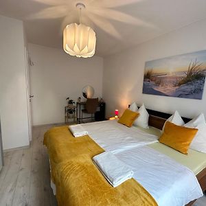 Stylish Home Near Train-Station Parking Extra
