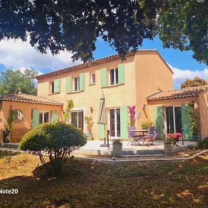 Villa à 3 Chambres à Coucher