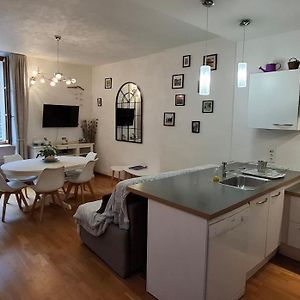Appartement à 2 Chambres à Coucher