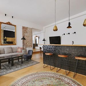 Appartement à 3 Chambres à Coucher