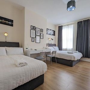 Guest Rooms In Anfiled Near Stadium, Free Parking