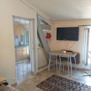 Appartement 1 Piece A Deux Pas De La Plage Et A 10Min Du Centre Ville Et La Gare 15 Minutes De L'Aeroport
