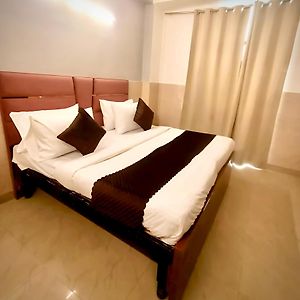 Hotel Star View '2Mins From Metro Station Near 5Mins Distance New Delhi Railway Station