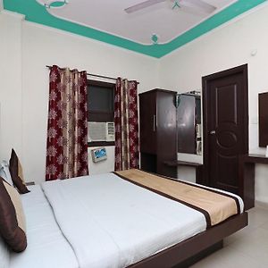 Hotel O Aura Palace Deluxe