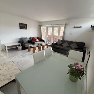 Appartement à 2 Chambres à Coucher
