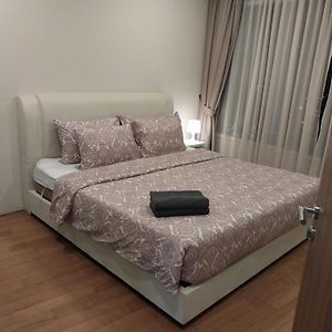 Appartement à 3 Chambres à Coucher aux Étages Supérieurs