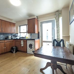 Guest Rooms Near City Centre & Dock Free Parking