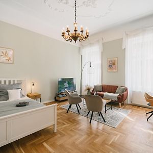 Appartement à 2 Chambres à Coucher