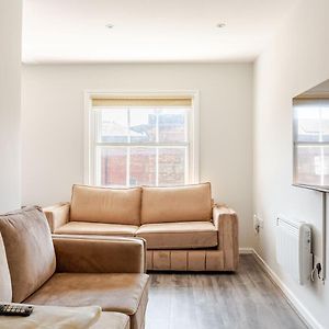 Spacious Liverpool Stay - 1-Bed With 2 Sofa Beds, Sleeps 6 - Ideal For Families & Small Groups