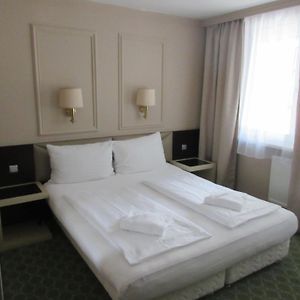 Hotel Attaché