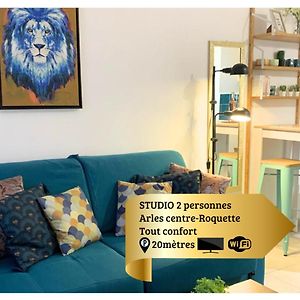 Studio Lit King-Size