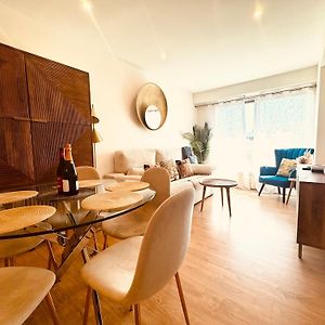 Bahia Luxurious Apartment, 3 Double Rooms, Free Parking, Terrace, Brand New