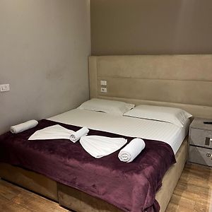 Studio Lit King-Size