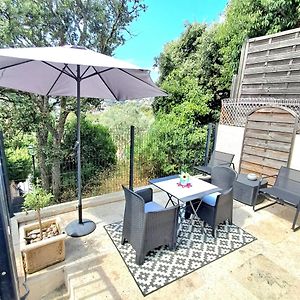 Studio rénové avec terrasse ST RAPHAEL