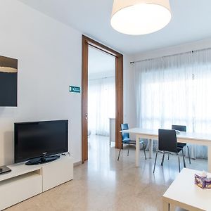 Appartement à 4 Chambres à Coucher