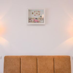 Studio Lit King-Size