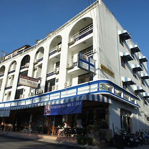 River Hotel