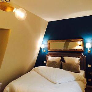 Studio Lit King-Size