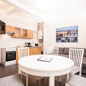 Appartement à 2 Chambres à Coucher