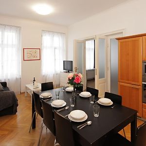 Appartement à 2 Chambres à Coucher