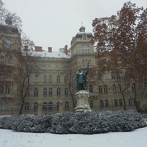 Flat On Andrassy Avenue
