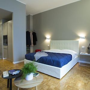 Studio Lit King-Size