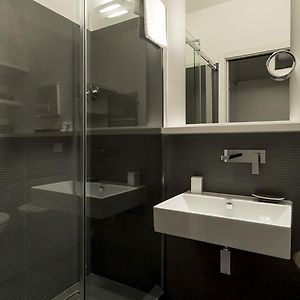 Studio Lit King-Size