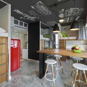 Room Mixed