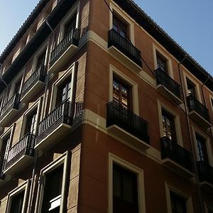 Appartement de Luxe à 2 Chambres à Coucher