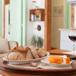 Appartement à 2 Chambres à Coucher au Deuxième Étage