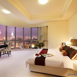 Suite à 3 Chambres à Coucher Lit King-Size