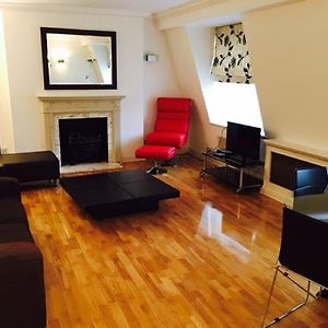 Appartement de Luxe à 2 Chambres à Coucher
