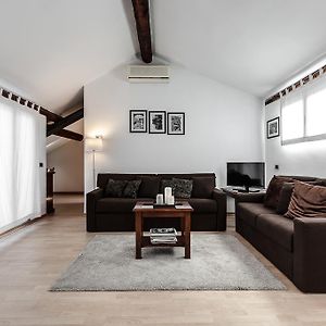 Appartement à 2 Chambres à Coucher