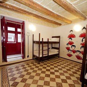 Dormitory Room Mixed