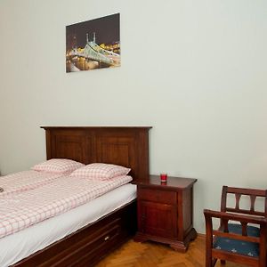 Liana-Luxury And Central Flat