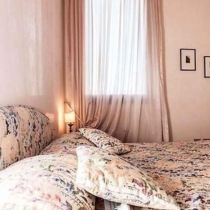Very Central Apartment In Historical 1600 Palace With Lift A Few Min Walk From San Marco Square