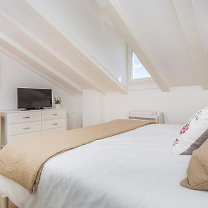 Porta Apartment And Rooms By Irundo
