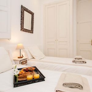 Appartement Grand à 2 Chambres à Coucher