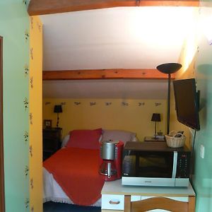 Studio Lit Queen-Size