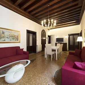Appartement à 4 Chambres à Coucher