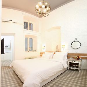 Studio Mini Lit Queen-Size