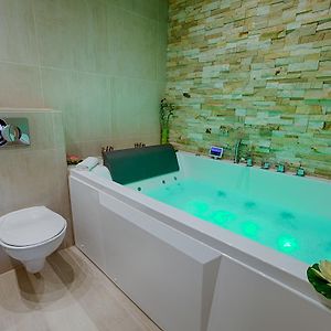 Appartement à 4 Chambres à Coucher