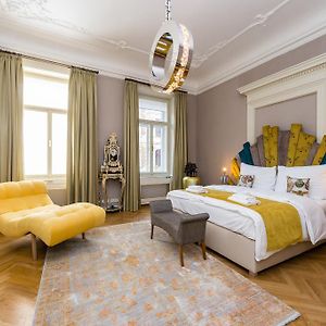 Appartement à 4 Chambres à Coucher