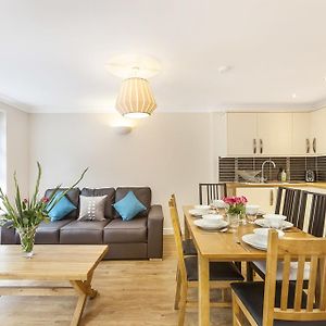 Appartement à 2 Chambres à Coucher au Premier Étage