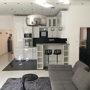 Appartement de Luxe à 2 Chambres à Coucher
