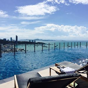 Pattaya Beach Sea View Rooftop Pool Resort