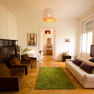 Arena Apartment