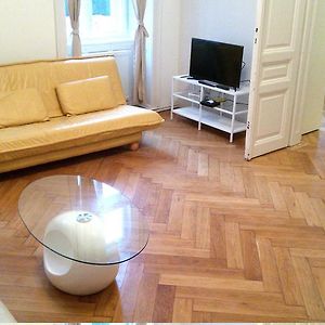 Appartement à 3 Chambres à Coucher