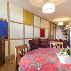 Appartement Suite à 2 Chambres à Coucher